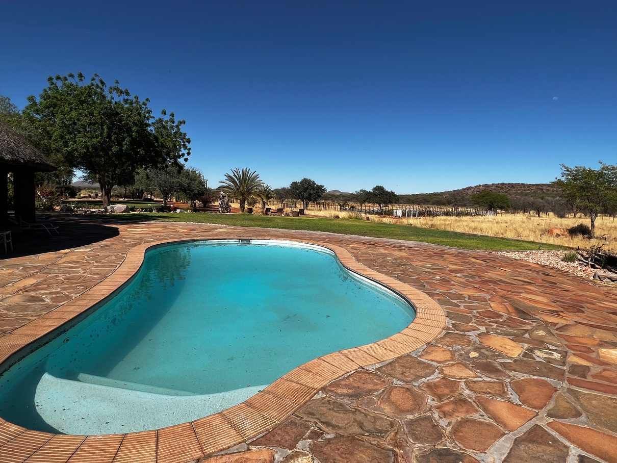 Pool auf Okatare